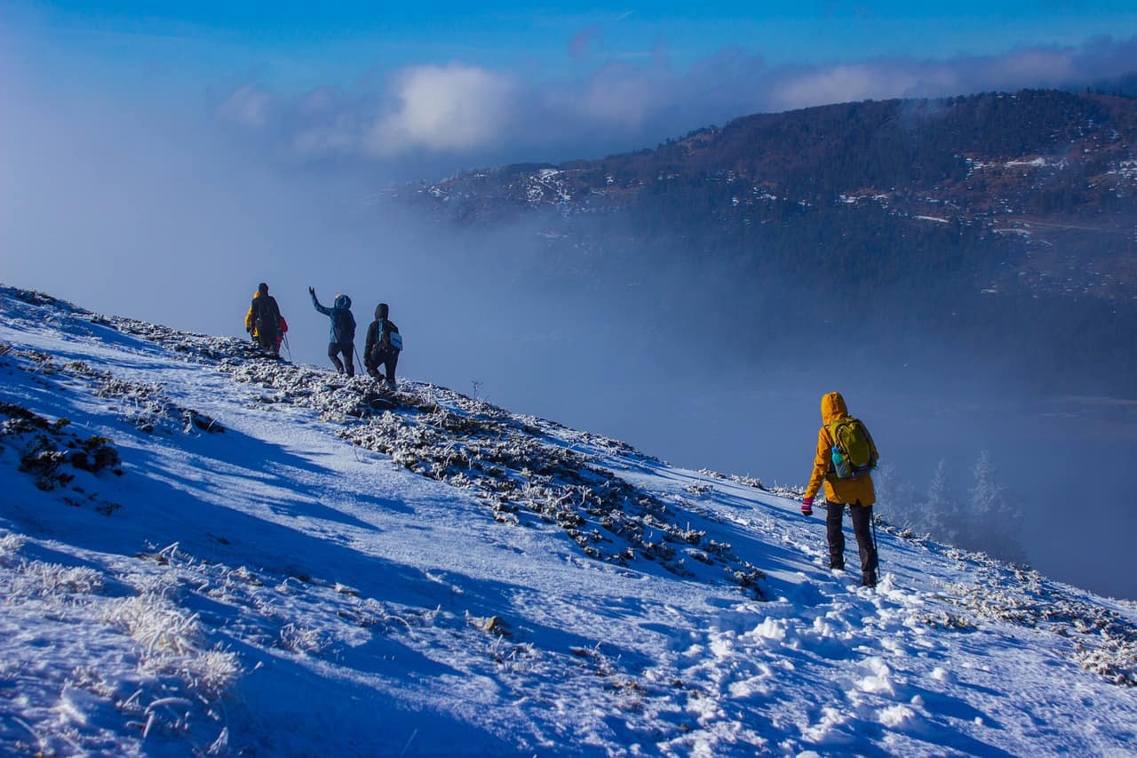 hiking, winter, mountain-7712678.jpg